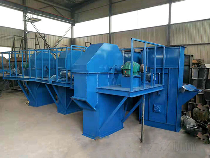 TD斗式提升機產品概述：屬于向上式的料斗式的垂直運動，能夠完成較高距離的提升。